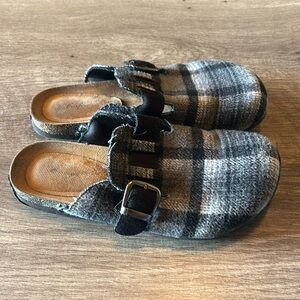 Curfew Bella slip on shoes size 8